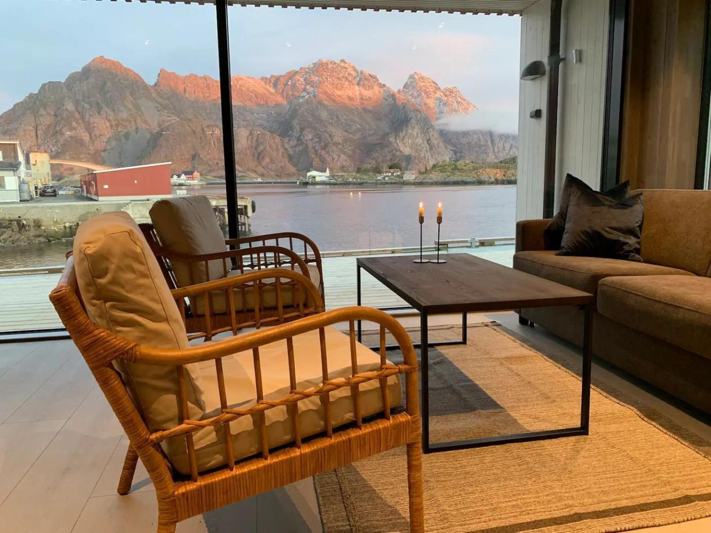 Stor Moderne Leilighet I Henningsvaer, 70 Kvm エクステリア 写真